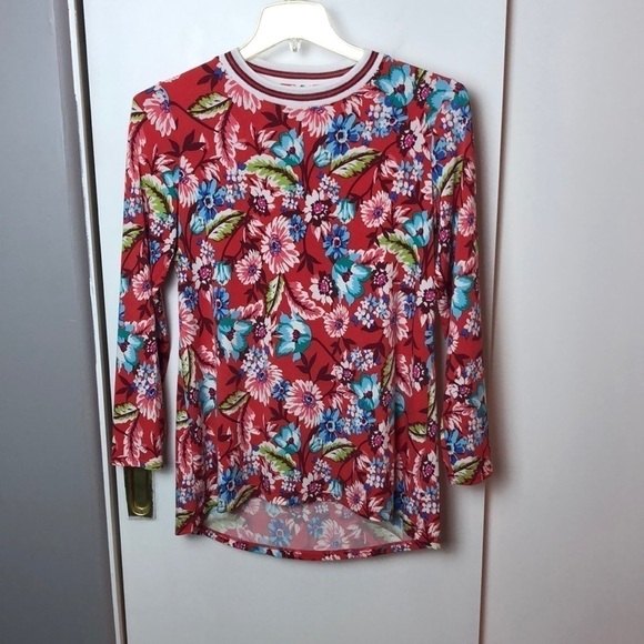 Susan Graver SZ XS/M, red floral, long sleeve , high/ low hem, crop neck - Picture 1 of 8